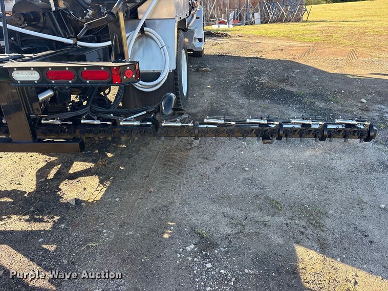 image for item ES8118 2020 Peterbilt 337 oil distributor truck