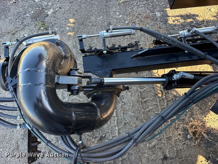 image for item ES8118 2020 Peterbilt 337 oil distributor truck