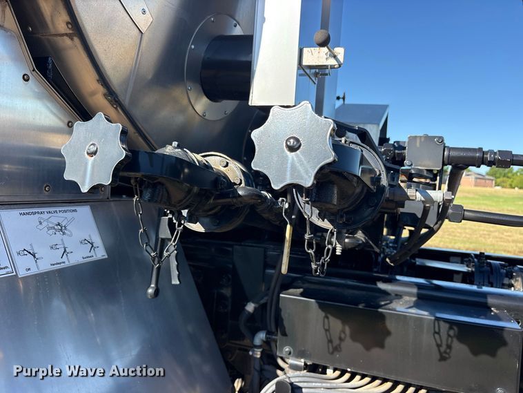 image for item ES8118 2020 Peterbilt 337 oil distributor truck