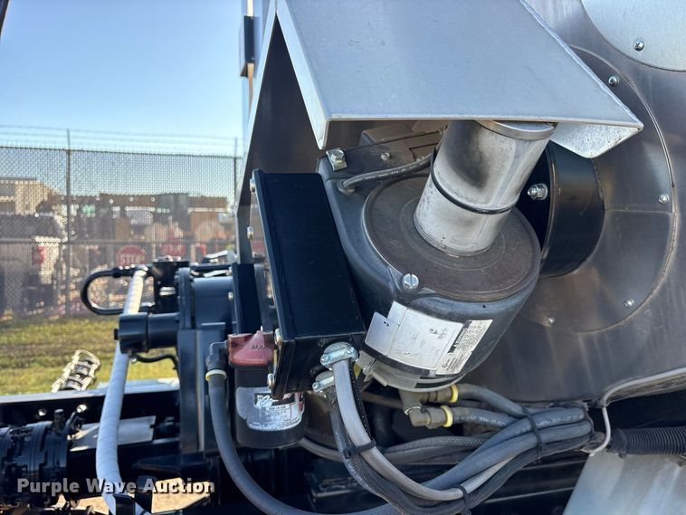 image for item ES8118 2020 Peterbilt 337 oil distributor truck