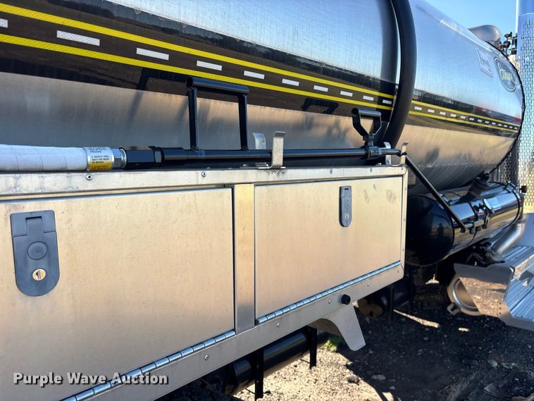 image for item ES8118 2020 Peterbilt 337 oil distributor truck