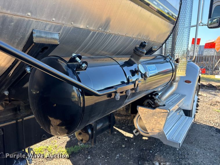 image for item ES8118 2020 Peterbilt 337 oil distributor truck
