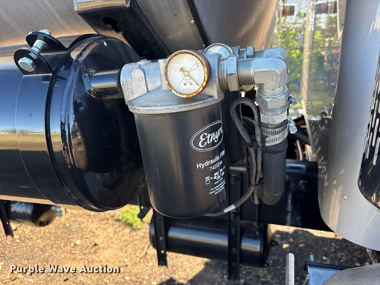 image for item ES8118 2020 Peterbilt 337 oil distributor truck