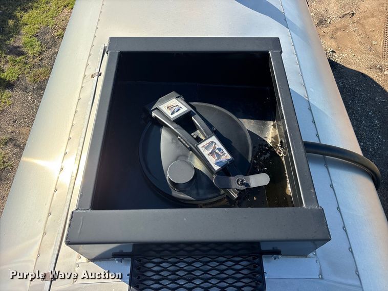 image for item ES8118 2020 Peterbilt 337 oil distributor truck