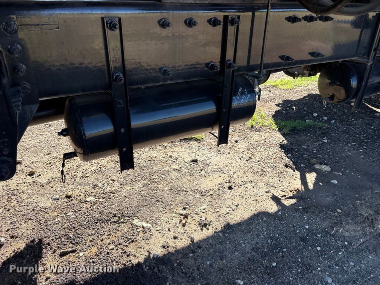 image for item ES8118 2020 Peterbilt 337 oil distributor truck