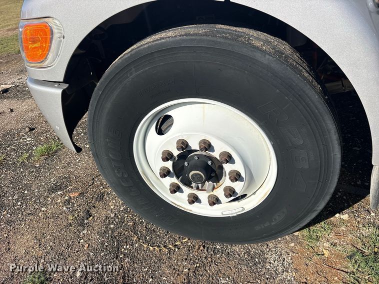 image for item ES8118 2020 Peterbilt 337 oil distributor truck
