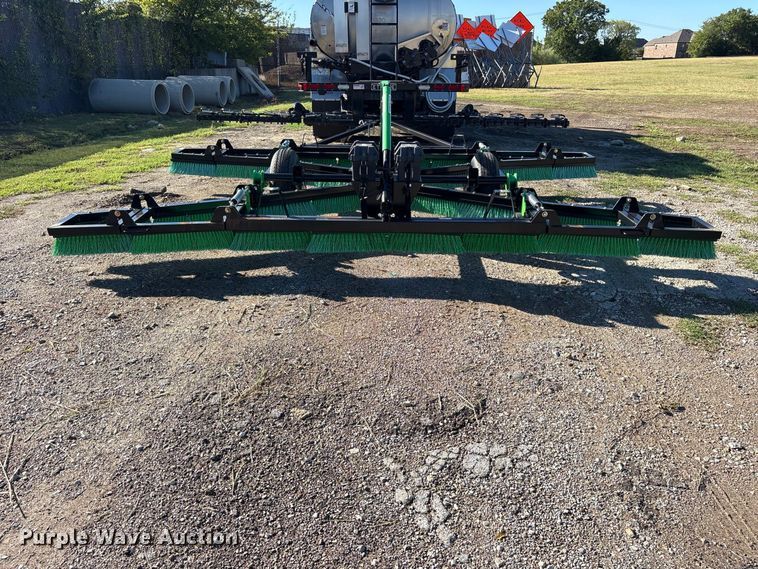 image for item ES8118 2020 Peterbilt 337 oil distributor truck