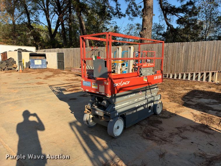 image for item ES8223 Skyjack SJIII-3220 scissor lift