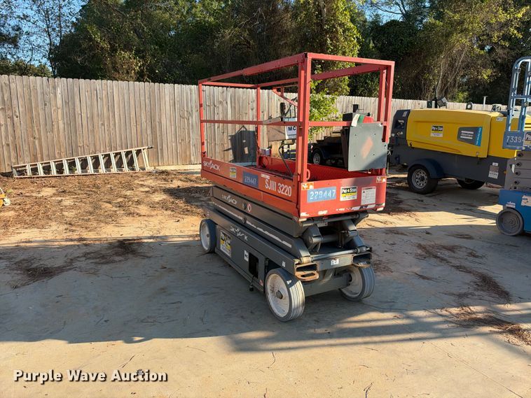 image for item ES8223 Skyjack SJIII-3220 scissor lift