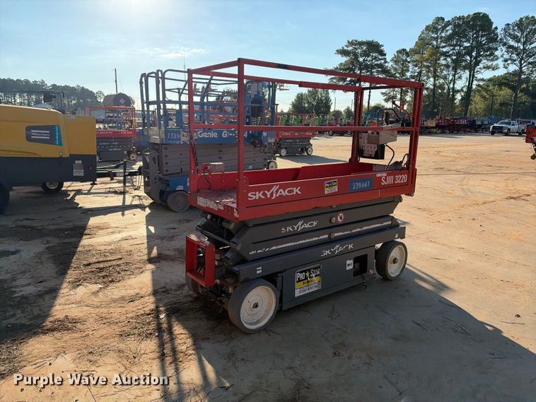 image for item ES8223 Skyjack SJIII-3220 scissor lift