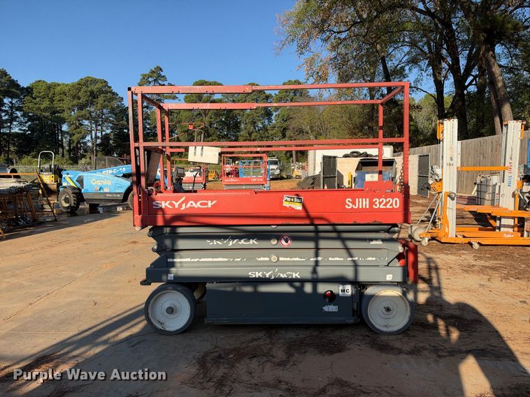 image for item ES8223 Skyjack SJIII-3220 scissor lift