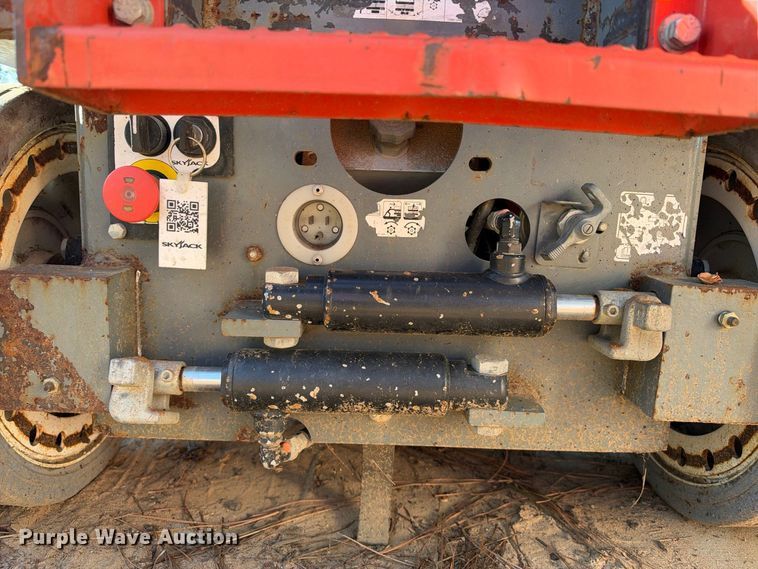 image for item ES8223 Skyjack SJIII-3220 scissor lift
