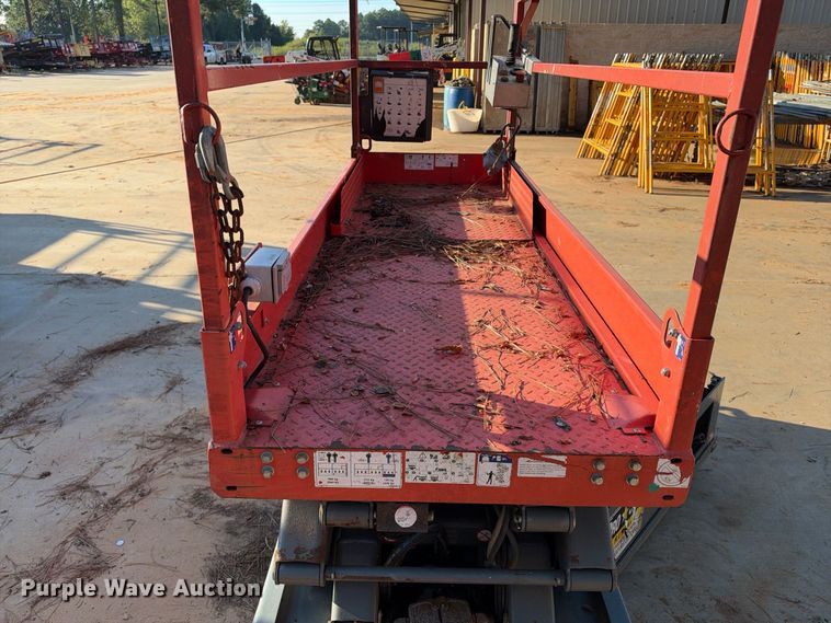 image for item ES8223 Skyjack SJIII-3220 scissor lift