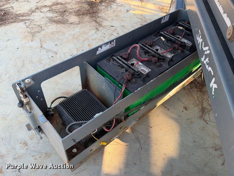 image for item ES8223 Skyjack SJIII-3220 scissor lift