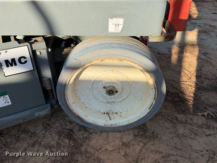 image for item ES8223 Skyjack SJIII-3220 scissor lift