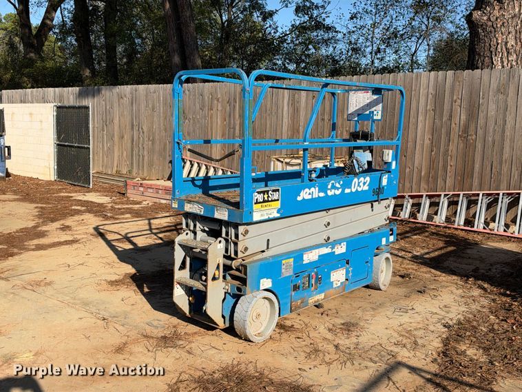 image for item ES8224 Genie GS-2032 scissor lift