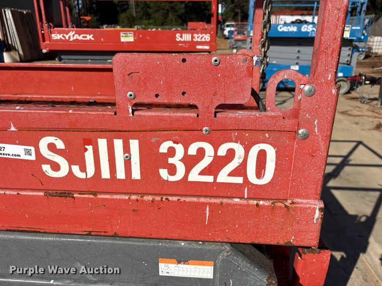image for item ES8227 2018 Skyjack SJIII 3220 scissor lift