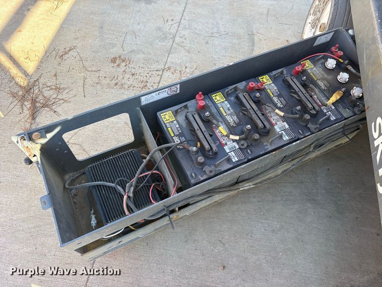 image for item ES8227 2018 Skyjack SJIII 3220 scissor lift