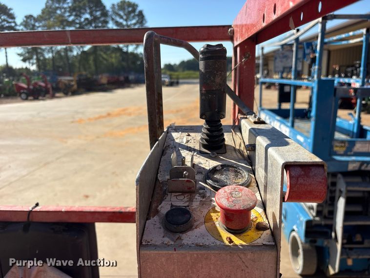 image for item ES8227 2018 Skyjack SJIII 3220 scissor lift