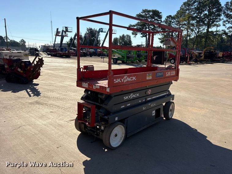 image for item ES8229 Skyjack SJIII 3220 scissor lift