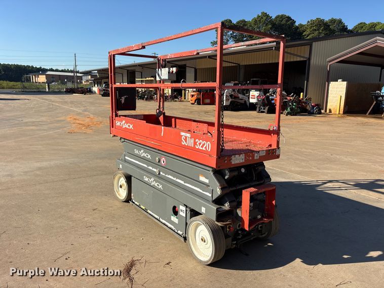 image for item ES8229 Skyjack SJIII 3220 scissor lift