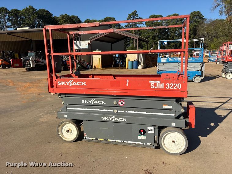 image for item ES8229 Skyjack SJIII 3220 scissor lift