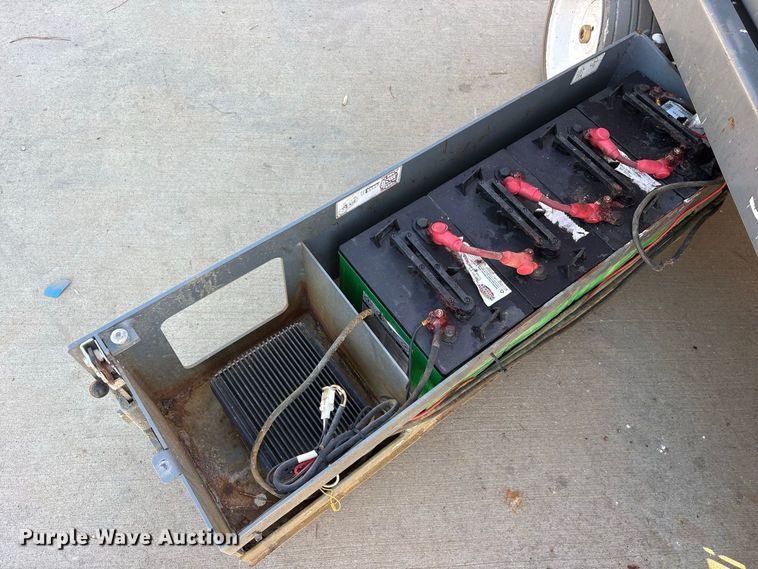 image for item ES8229 Skyjack SJIII 3220 scissor lift