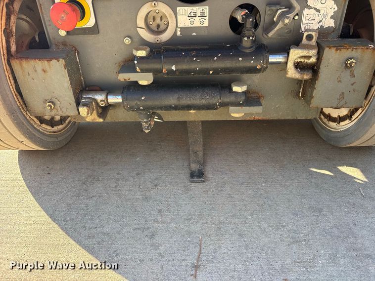 image for item ES8229 Skyjack SJIII 3220 scissor lift