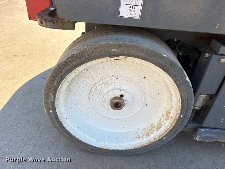 image for item ES8229 Skyjack SJIII 3220 scissor lift