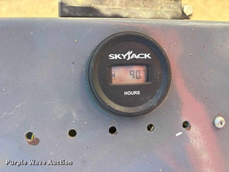 image for item ES8229 Skyjack SJIII 3220 scissor lift