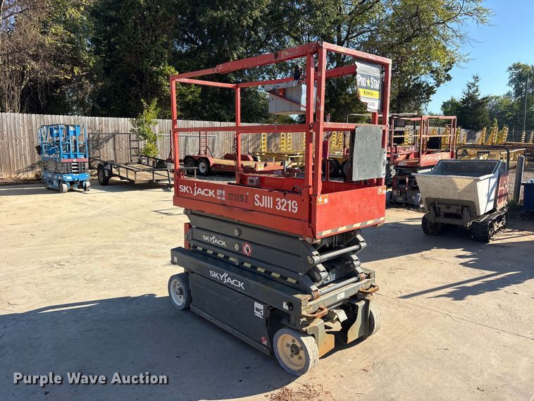 image for item ES8232 2016 Skyjack SJIII 3219 scissor lift