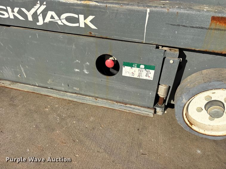 image for item ES8232 2016 Skyjack SJIII 3219 scissor lift