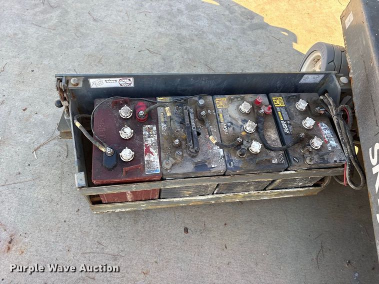 image for item ES8232 2016 Skyjack SJIII 3219 scissor lift