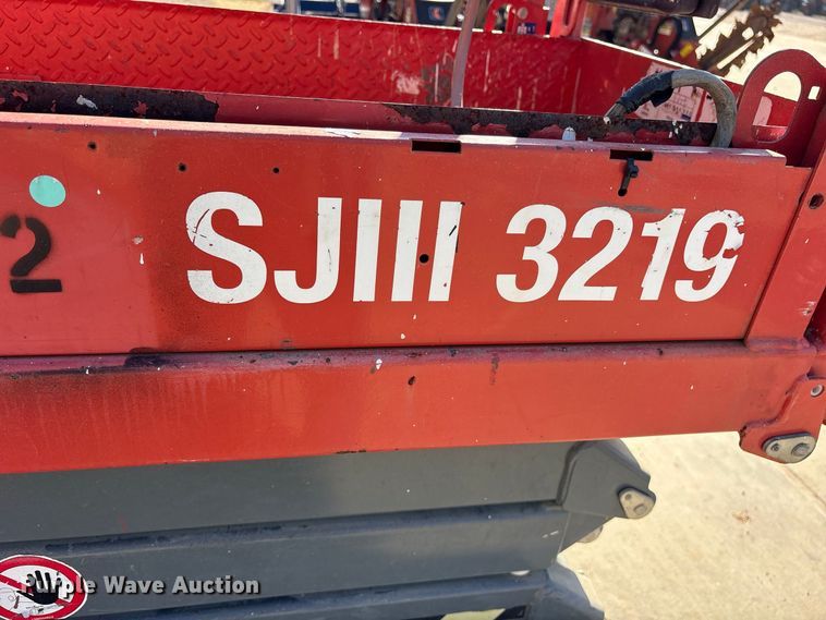 image for item ES8232 2016 Skyjack SJIII 3219 scissor lift