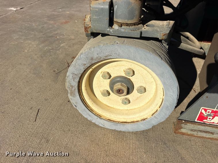 image for item ES8232 2016 Skyjack SJIII 3219 scissor lift