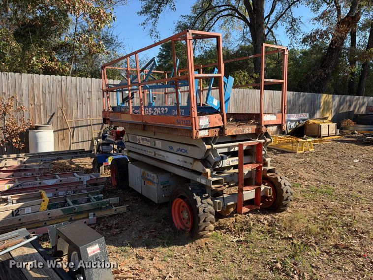 image for item ES8236 2006 Skyjack SJ7127 RT scissor lift