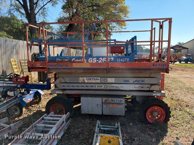 image for item ES8236 2006 Skyjack SJ7127 RT scissor lift
