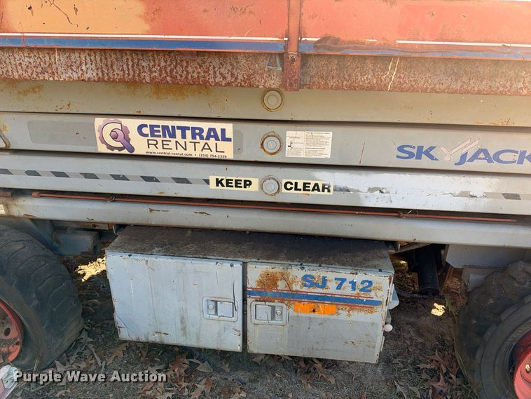 image for item ES8236 2006 Skyjack SJ7127 RT scissor lift