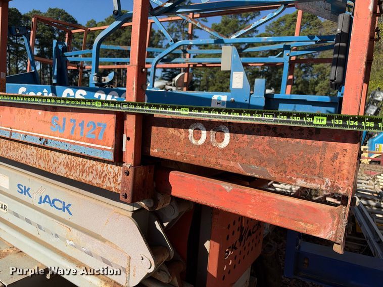 image for item ES8236 2006 Skyjack SJ7127 RT scissor lift