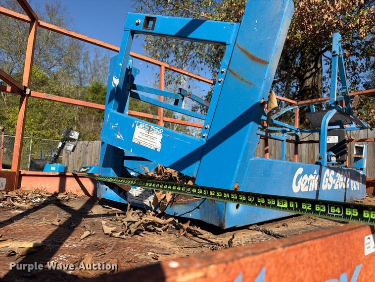 image for item ES8236 2006 Skyjack SJ7127 RT scissor lift