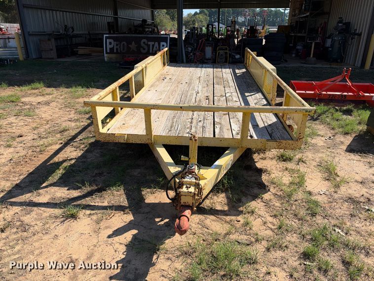 image for item ES8238 1999 Top Hat utility trailer