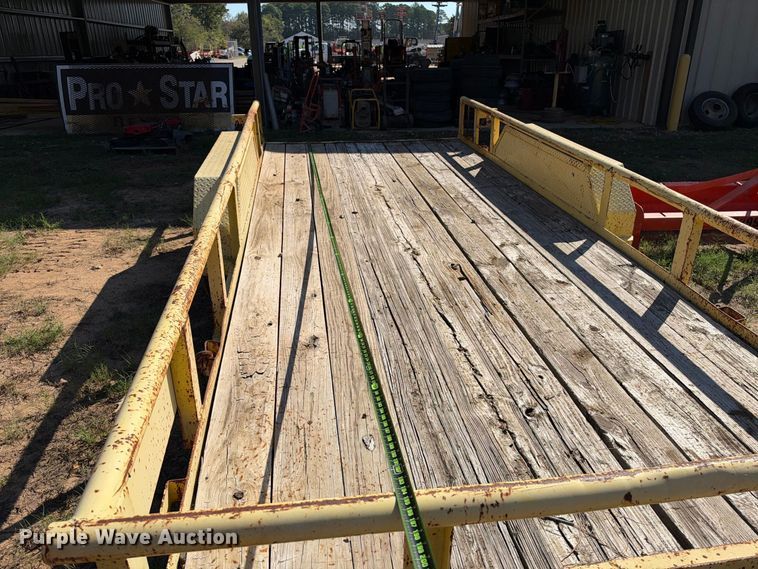 image for item ES8238 1999 Top Hat utility trailer
