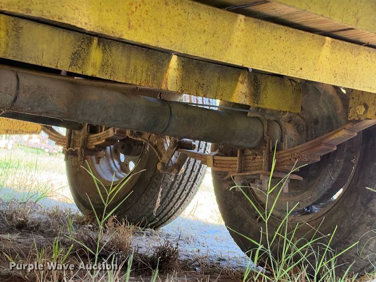 image for item ES8238 1999 Top Hat utility trailer