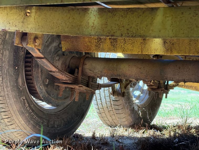 image for item ES8238 1999 Top Hat utility trailer