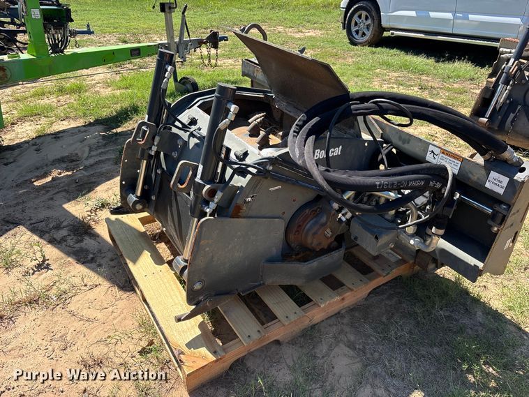 image for item ES8250 2020 Bobcat 24PLA skid steer cold planer