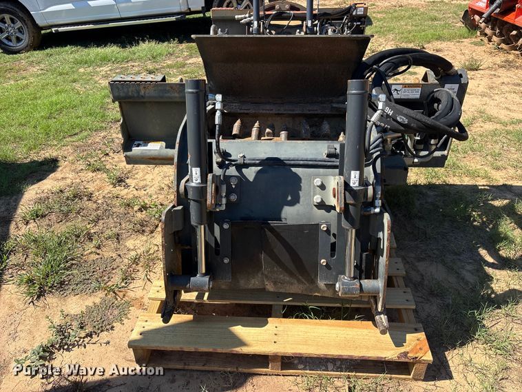 image for item ES8250 2020 Bobcat 24PLA skid steer cold planer