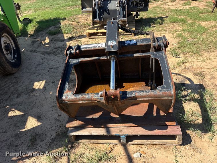 image for item ES8251 2021 Blue Diamond 106020-25 skid steer grapple bucket