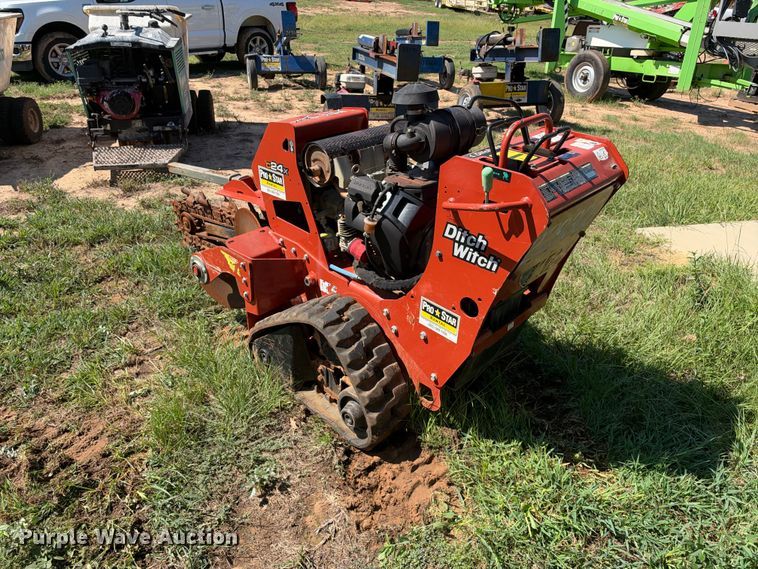 image for item ES8257 2019 Ditch Witch C24X trencher
