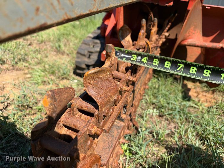 image for item ES8257 2019 Ditch Witch C24X trencher