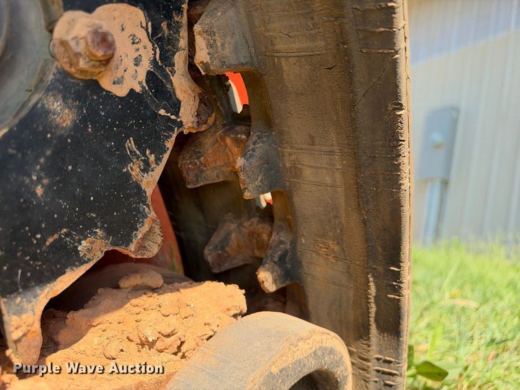 image for item ES8257 2019 Ditch Witch C24X trencher